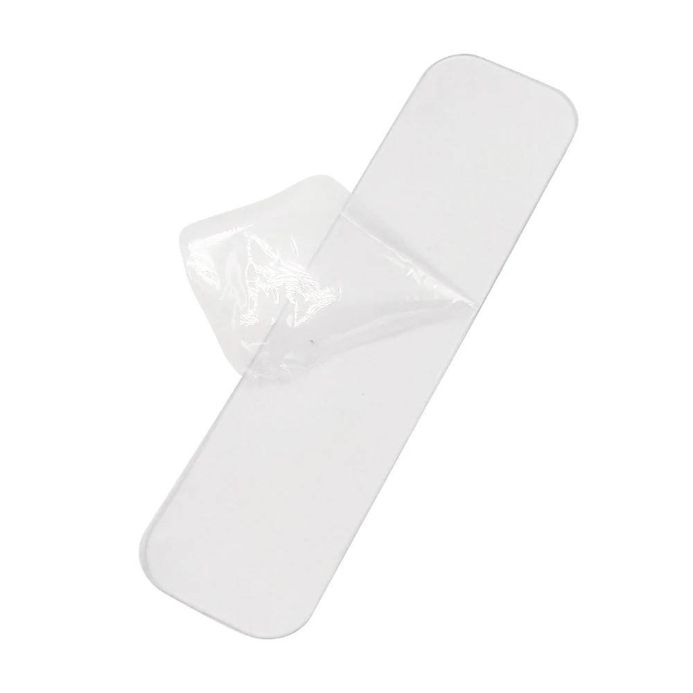 Detail Slides platziert auf Aloe Vera Gel-Rechteckstreifen aus durchsichtigem Kunststoff zum Auftragen von Microblading After Care Cream Applicator Strips – Detail 2