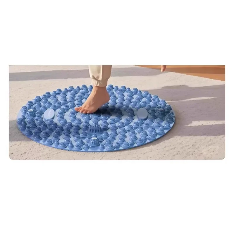 

Indoor running in place, toe pressing on the soles of the feet