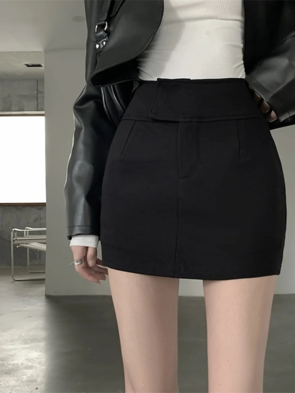 

Черная сексуальная мини-юбка женская летняя 2026 года, новая облегающая сексуальная юбка с завышенной талией, утягивающая фигуру, в корейском стиле, А-силуэт