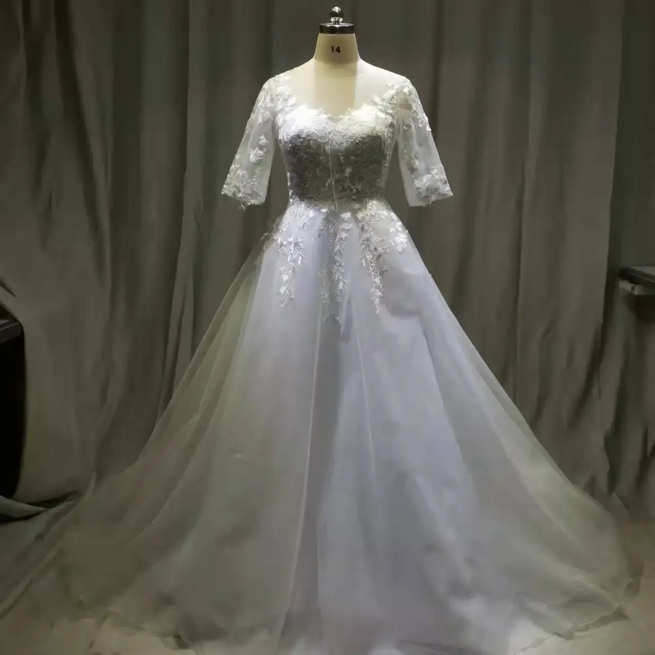 

Fashion O-neck Wedding Dresses White Bridal Gown Half Sleeves Luxury Sweep Train Applique Illusion Button Back robe de mariee