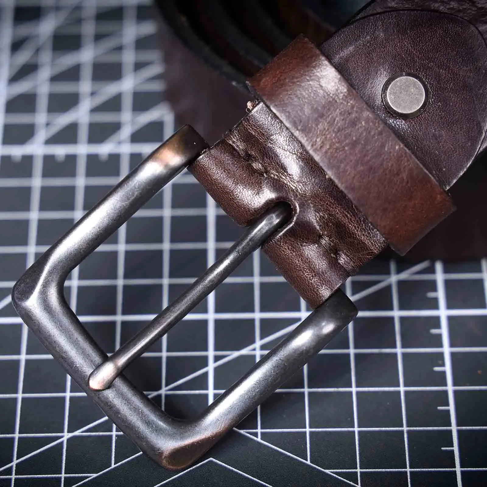 Vintage Echtleder Herren-Gürtel aus Rindsleder mit Dornschließe, Italienisches Verdicktes Leder mit Geschenkbox, Ideale Geschenkwahl – Detail 14