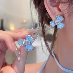 New flower earrings, blue iris, high grade, light luxury, sweet, small female earrings, suitable for party and banquet wear