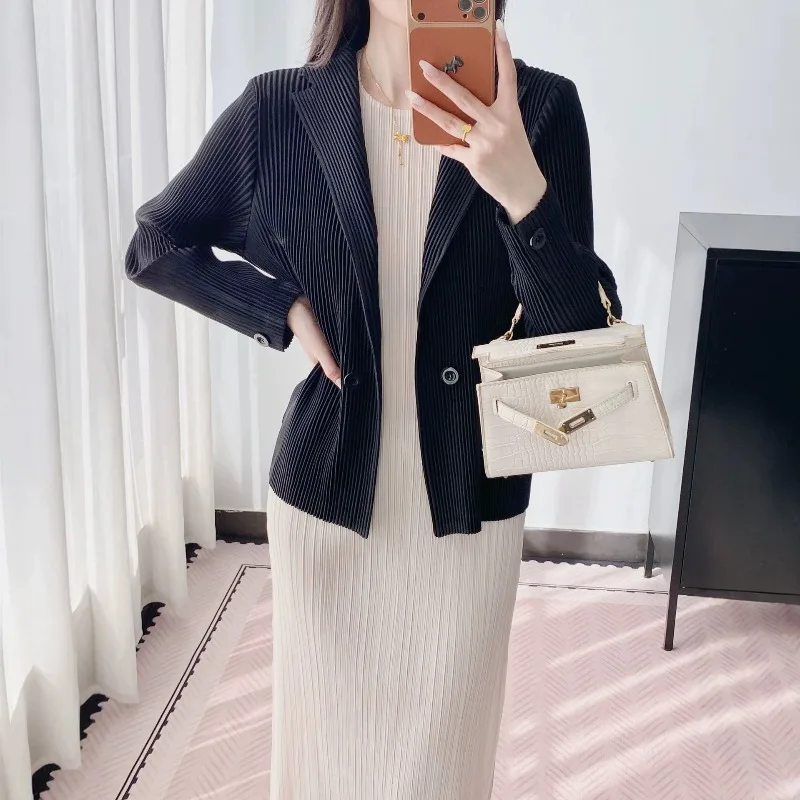 2026 Autumn Women's New Pleated Blazer Double-Breasted Slim Fit Pleated Suit Thick Style Slimming Commuter Women's Clothing