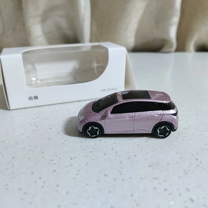 1:64 BYD DOLPHIN EV Haitun Model mobil logam campuran Diecast mainan koleksi ornamen Souvenir mobil mainan