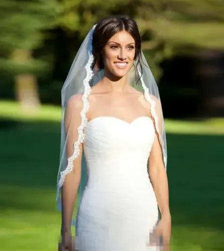 

Women Pure White Bride Wedding Frilly Lace Hair Head Veil With Comb