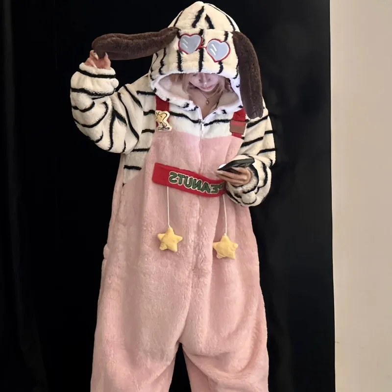 

Розовый комбинезон Snoopy, пижамы Kawaii, мультфильм, аниме, вышивка, плюс плюшевая толстая плюшевая ночная рубашка с капюшоном, мужская и женская домашняя одежда