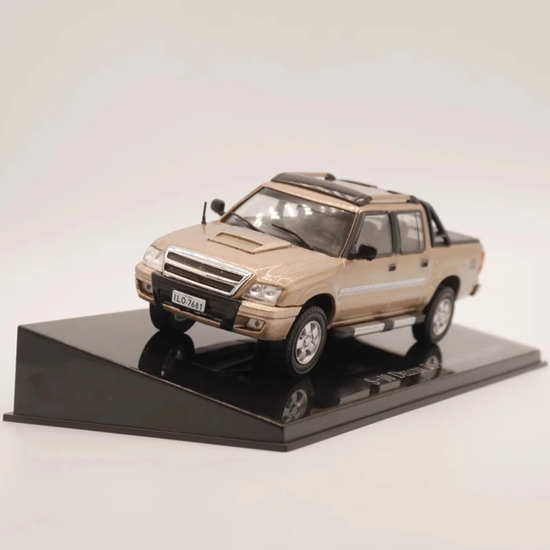 IXO Diecast 1:43 Scale S 10 Deluxe 2.5 2009 Pickup Alloy Car Model Finished Product Simulation Toy Collection Gift Static Model