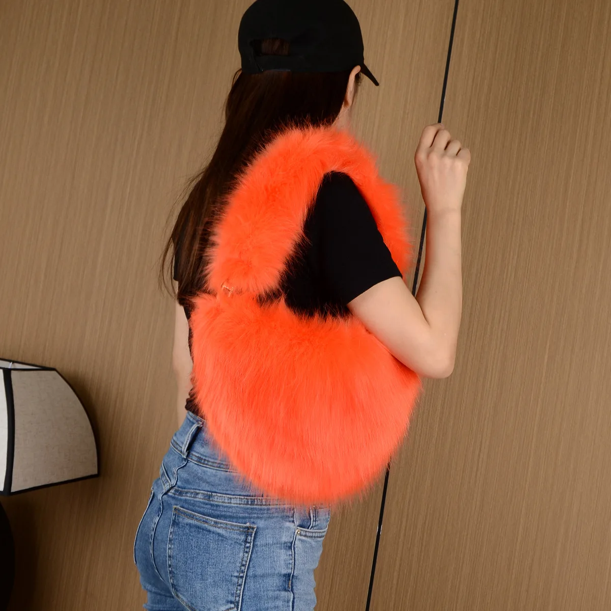 Trendy Designer Soft Faux Fur Heart Shaped Shoulder Bags Totes Women Handbag and Purses  2023 New Plush Tote Bags Clutches