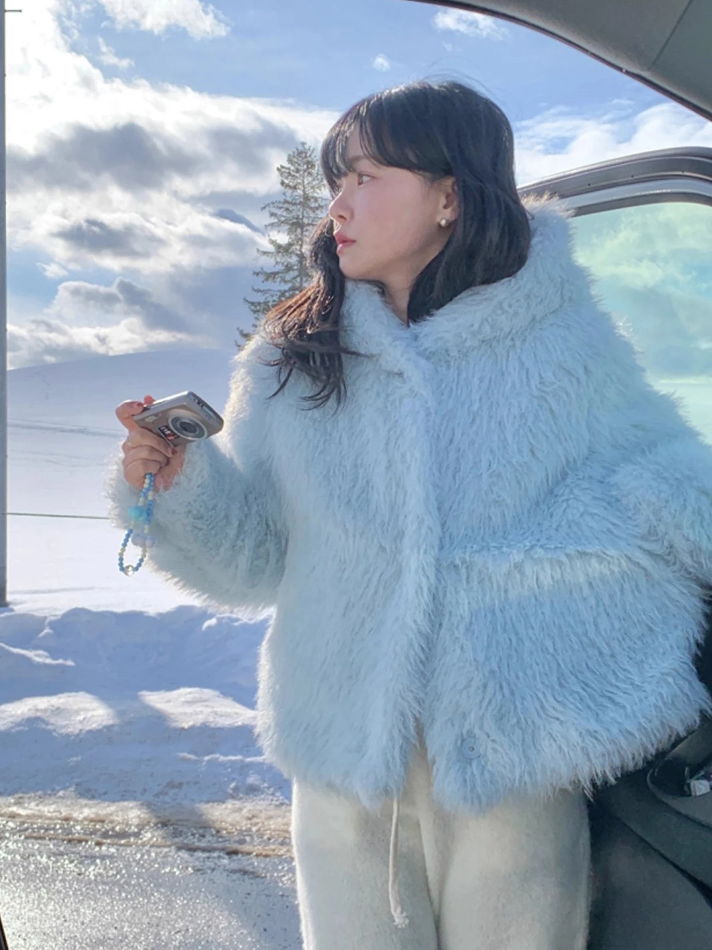 

Gagarich Cute Age Reducing Hairy Solid Color Versatile Short Hooded Jacket Women 2025 Winter New Korean Versatile Coat Top