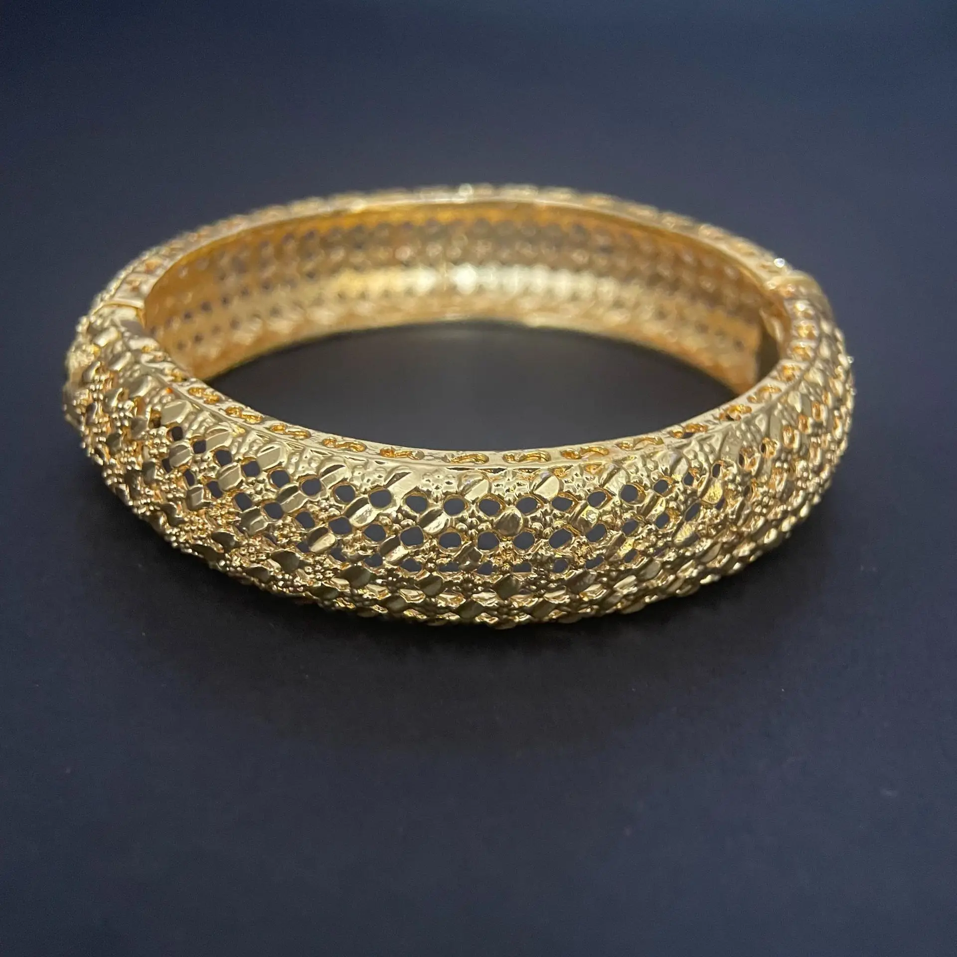 Middle East Dubai jewelry bangles 24k gold-plated hollow Africa India women's bracelet