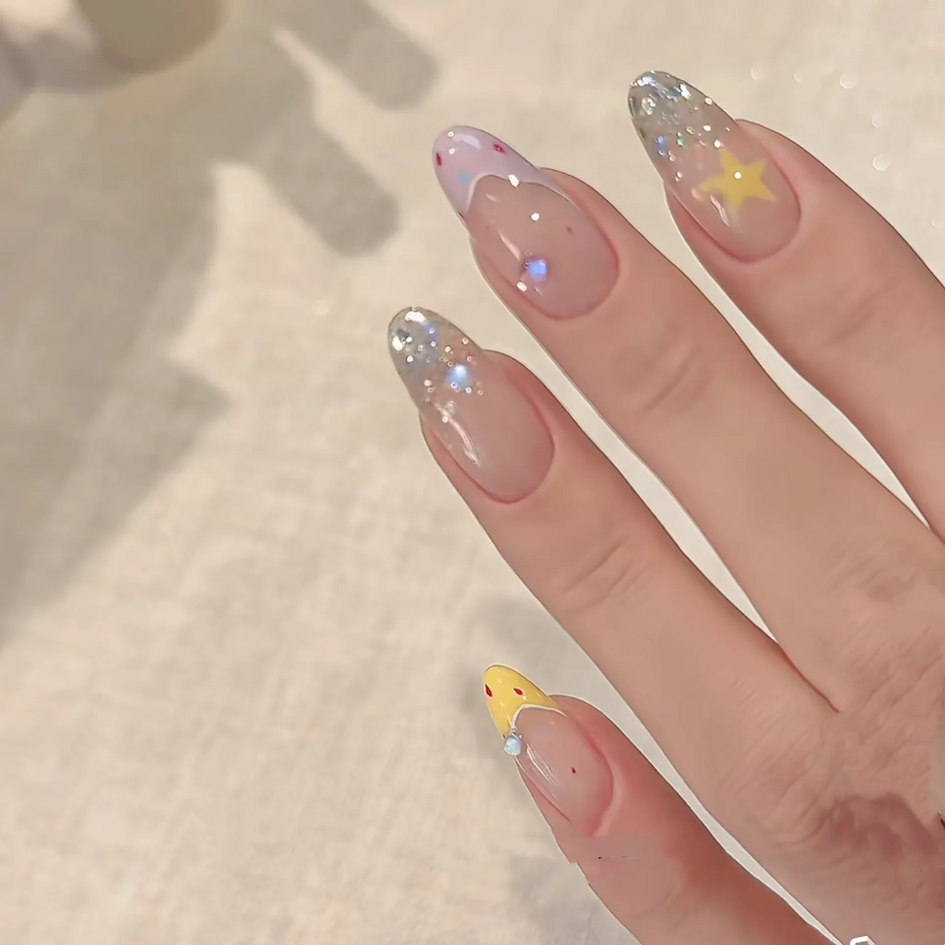 10 stuks handgemaakte korte ovale pers op nagels onregelmatige Franse ster glitter pailletten ontwerp zoete schattige kunstnagels draagbare nagels meisjes