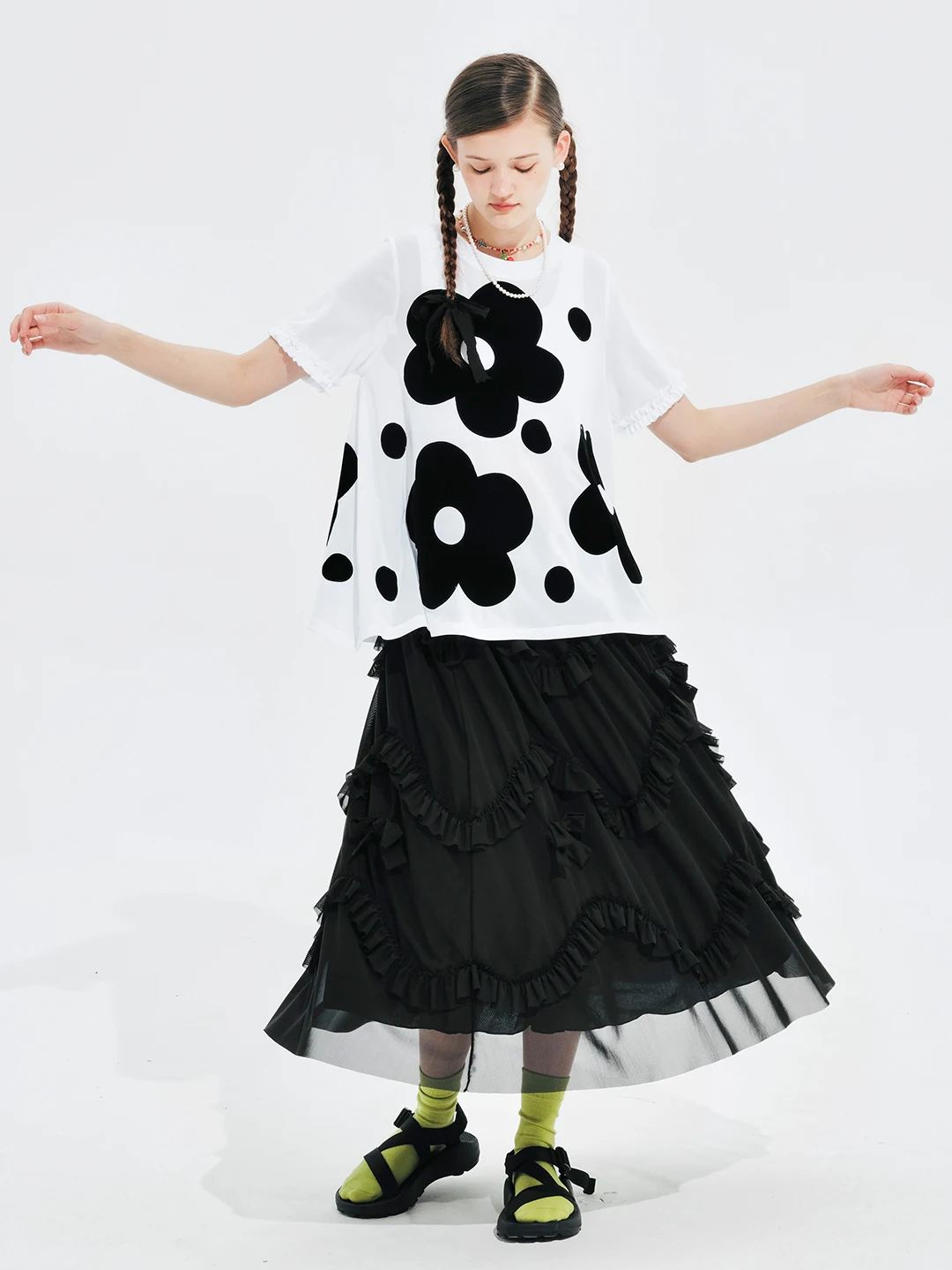 IMAKOKONI original design round neck pullover black polka dot flower print short-sleeved summer T-shirt 244680