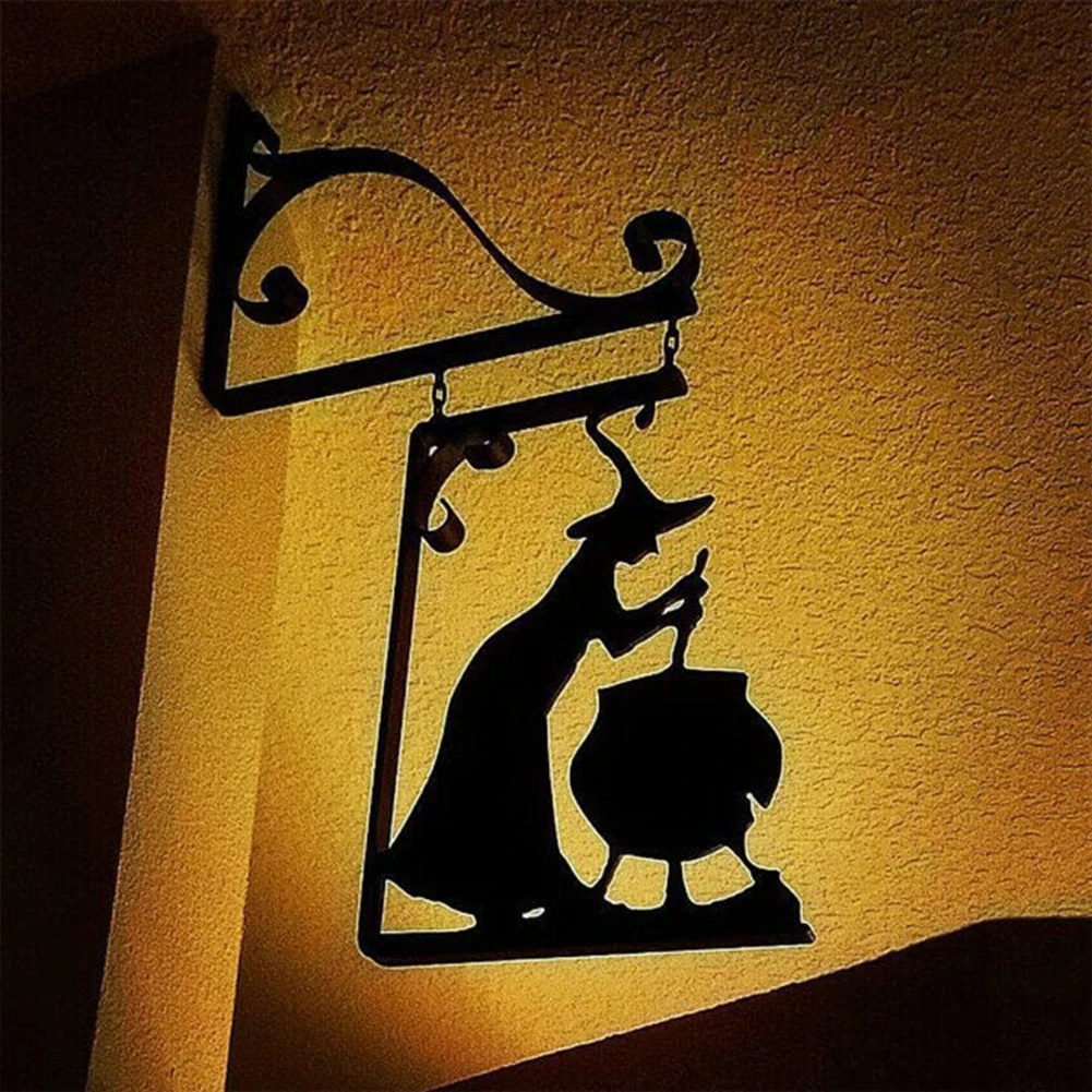 เครื่องทำตกแต่งฮาโลวีน Witch หม้อไอน้ำโลหะรูปเงาดำที่ติดมุมในสวนต้านทานการกัดกร่อนของครอบครัวหน้าบ้านงานปาร์ตี้ที่แขวนผนัง