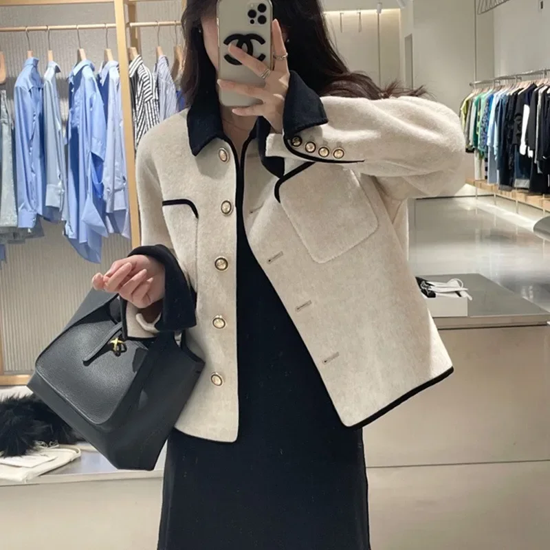 

Xiaoxiangfeng light luxury double-sided cashmere wool coat gold buckle doll collar contrasting color small short woolen coat