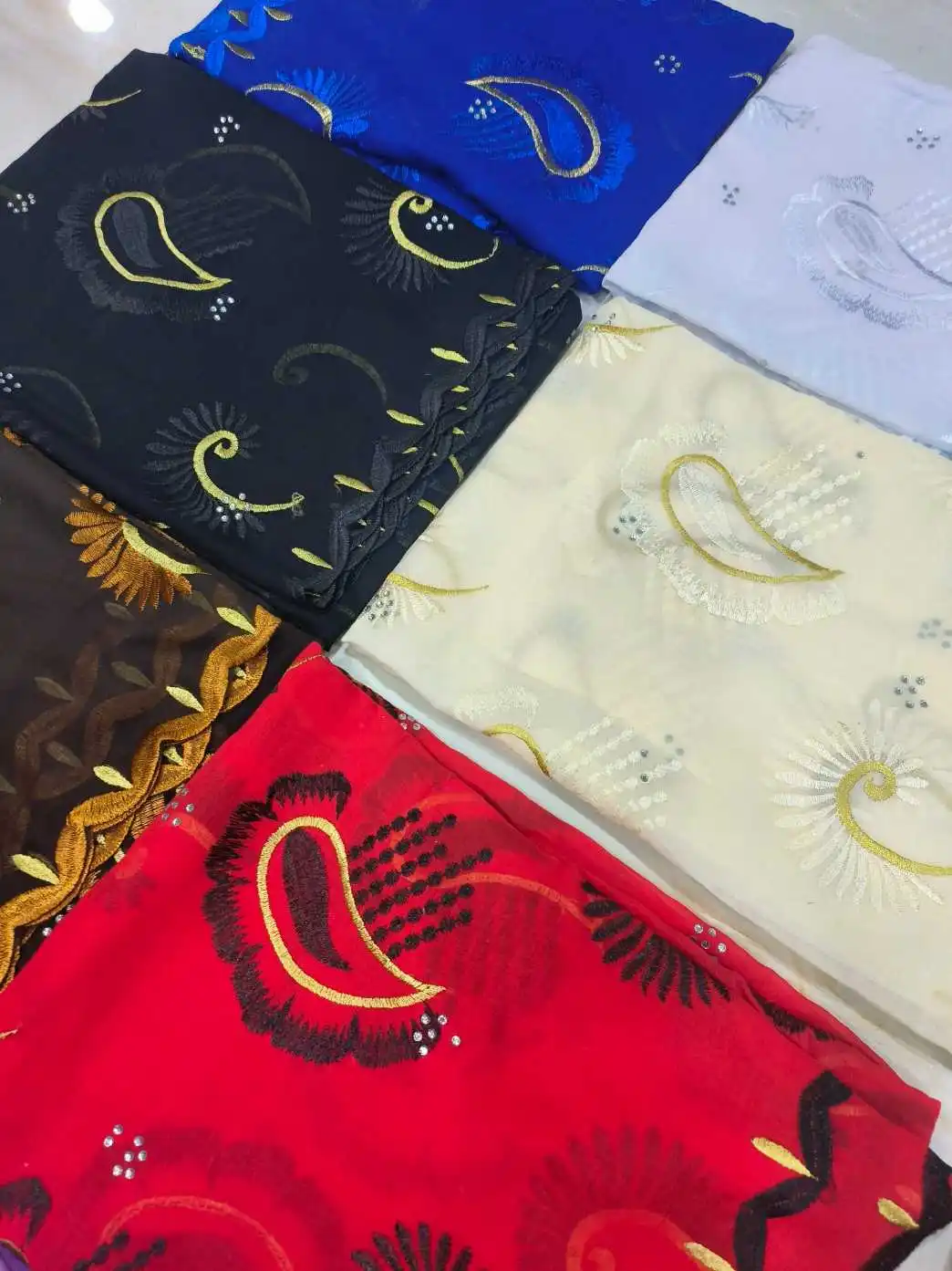 

Wholesale 12pcs African Cotton Floral Lace Hijab Scarf 2m X 1m Colorful Ethnic Breathable Shawls for Women Best Selling Dubai St