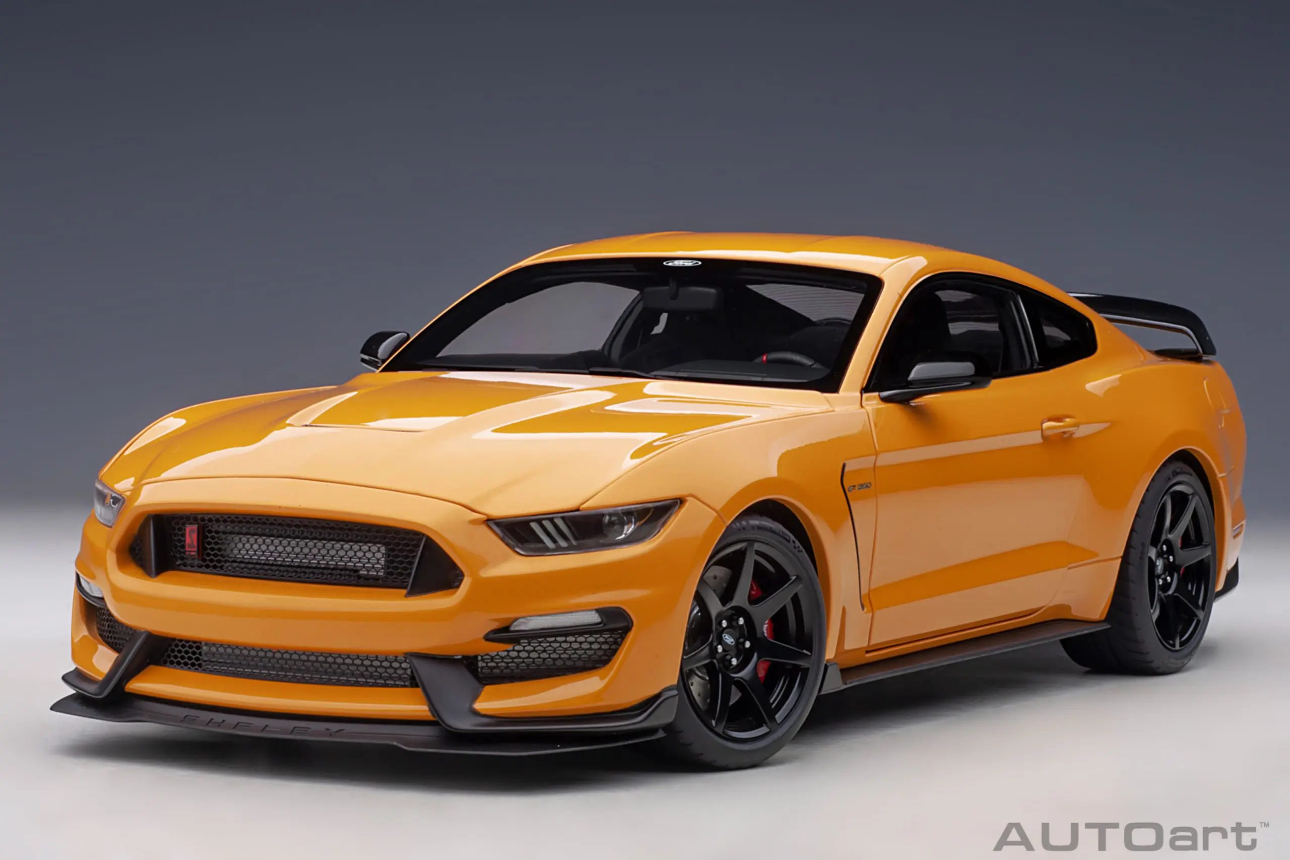 AUTOart 1:18 Ford Mustang Shelby GT-350R Finished Product Cars Alloy Model Collectible Car Model Diecast Vehicle Holiday Gifts