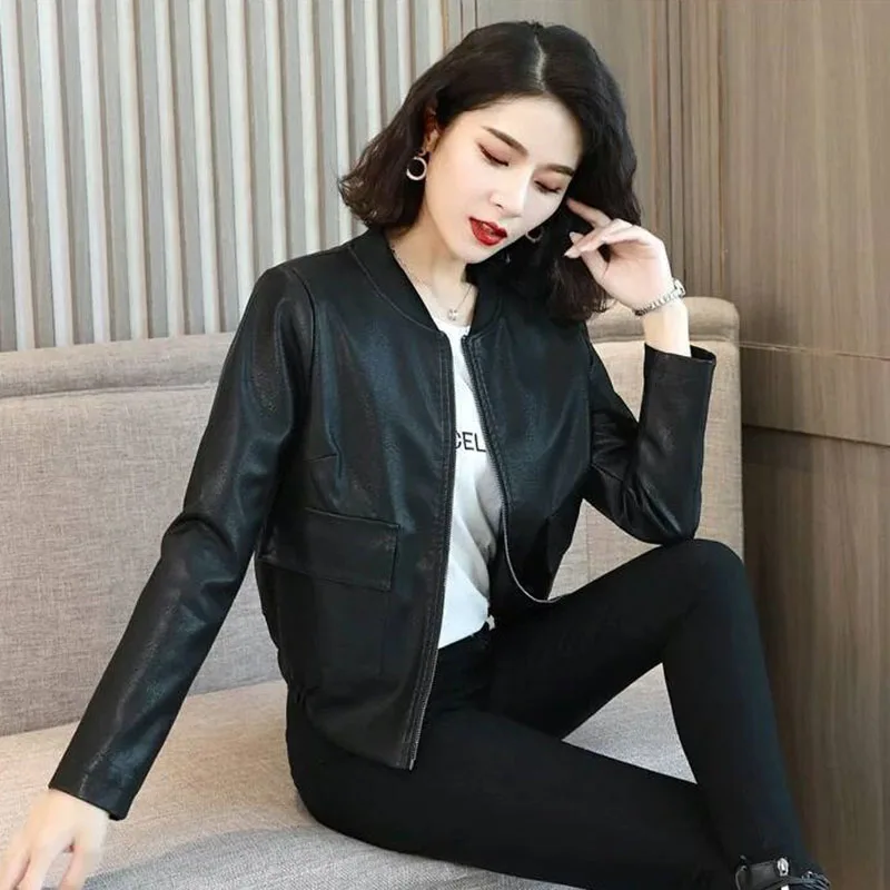 Hinzufügen Baumwolle/Keine Baumwolle Kurze Schwarze Leder Jacke Frauen Herbst Winter Koreanische Lose Baseball Uniform Lässig Faux Leder Jacke 4XL