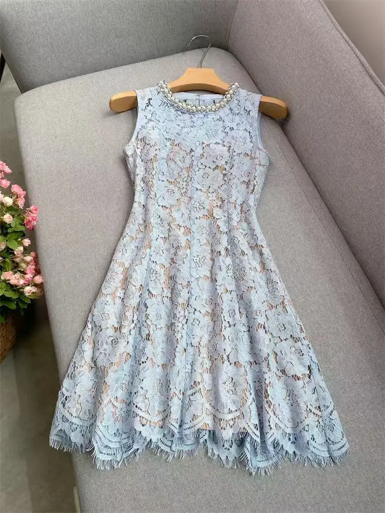فستان قصير من الدانتيل الأزرق على الموضة لصيف 2025 فستان نسائي أنيق بدون أكمام ورقبة دائرية مزين بالخرز رداء نحيف للسيدات