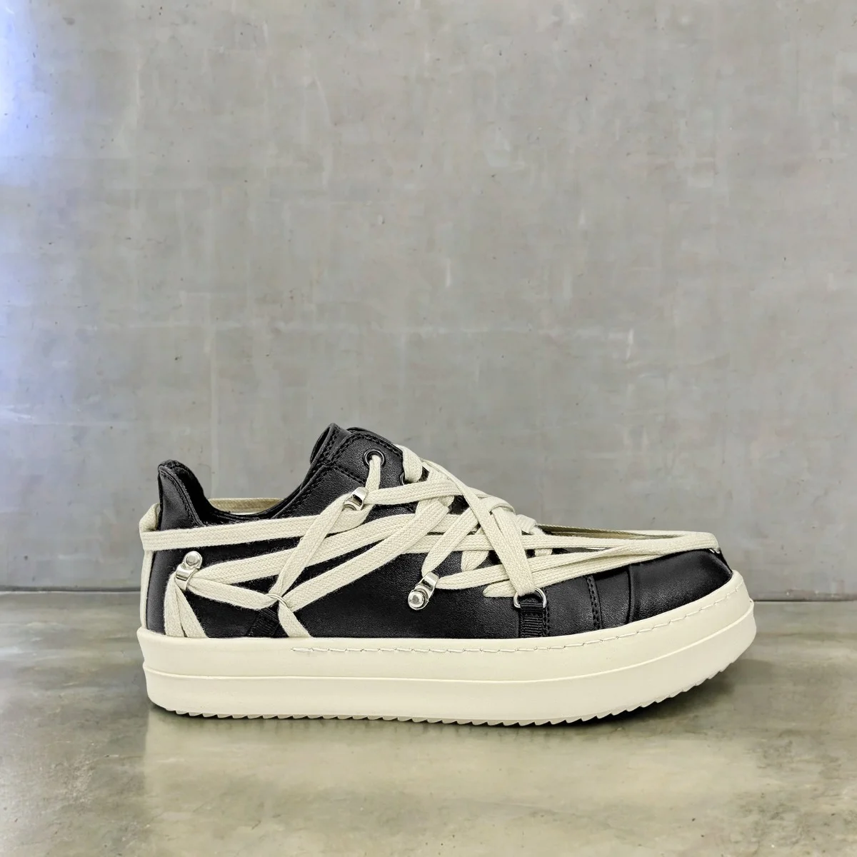 

Men's Casual PU Leather Shoes Women Low Top Lace-Up Luxury Designer Black White Sneakers Shoelaces Autumn Shoe