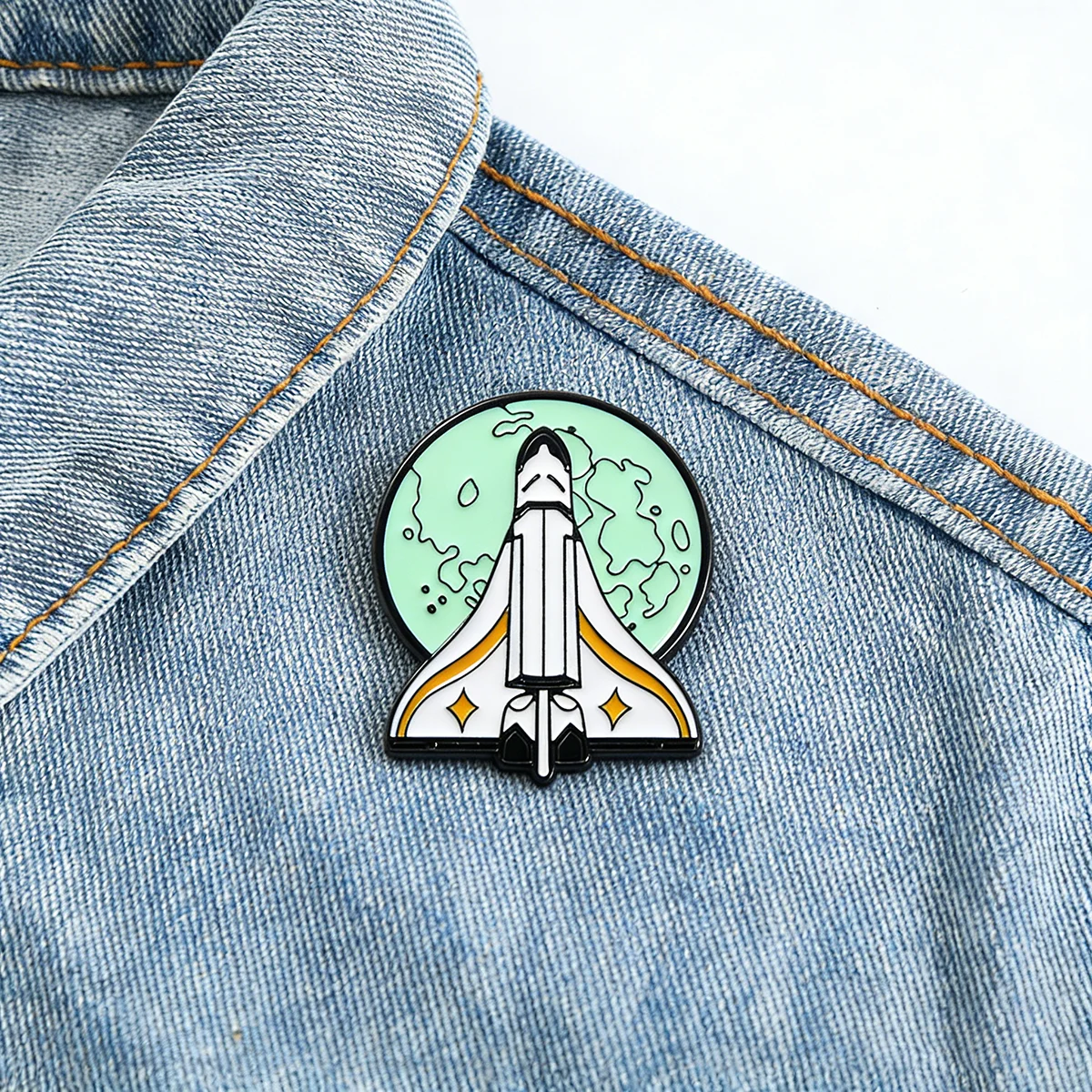 Broche en émail et épinglette de revers en métal, motif fusée de jeu, style dessin animé amusant, accessoires de cosplay, cadeaux pour collection de fans