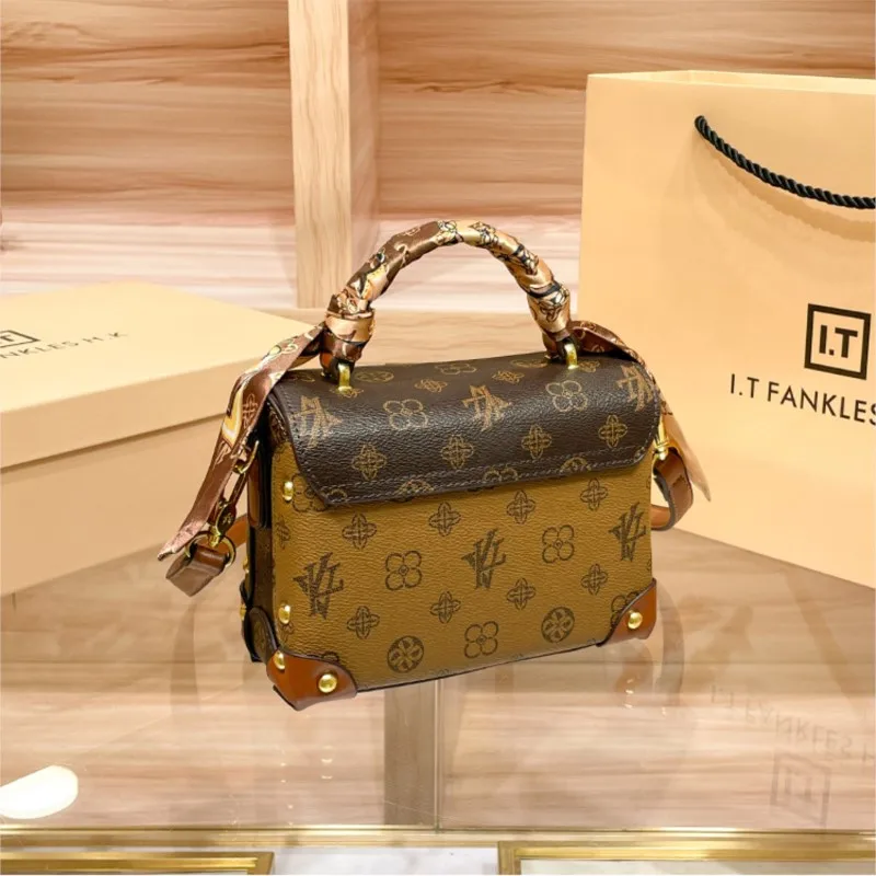 Brand women's handbag 2025 new autumn and winter retro commuting high-end designer shoulder crossbody bag trendy small square