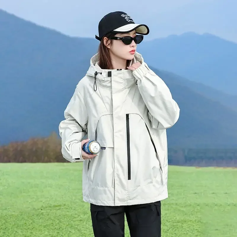 

2025 Новая весенне-осенняя женская водонепроницаемая куртка большого размера, свободная ветрозащитная куртка для пригородных поездок
