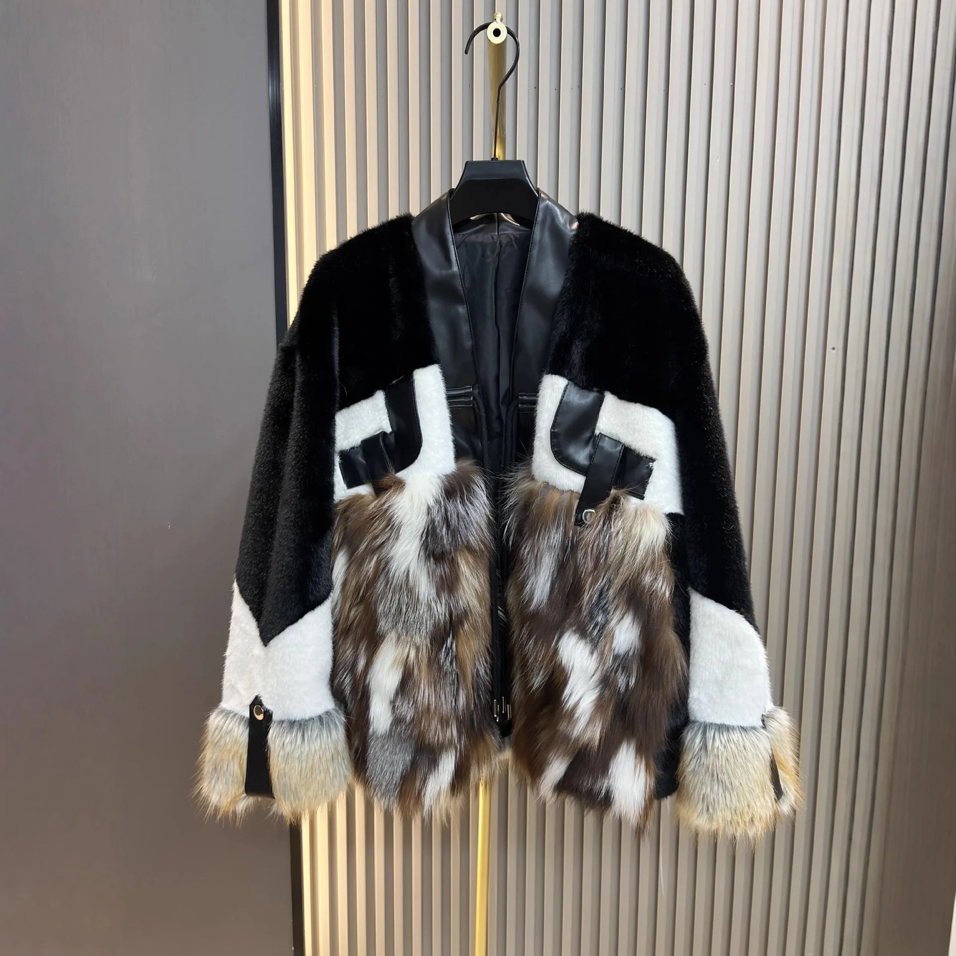

2026 Winter New Faux Fox Fur Patchwork Jacket Mink Velvet Mid-Length Fashionable and Stylish Loose Coat Thicker Warm Fur Coat