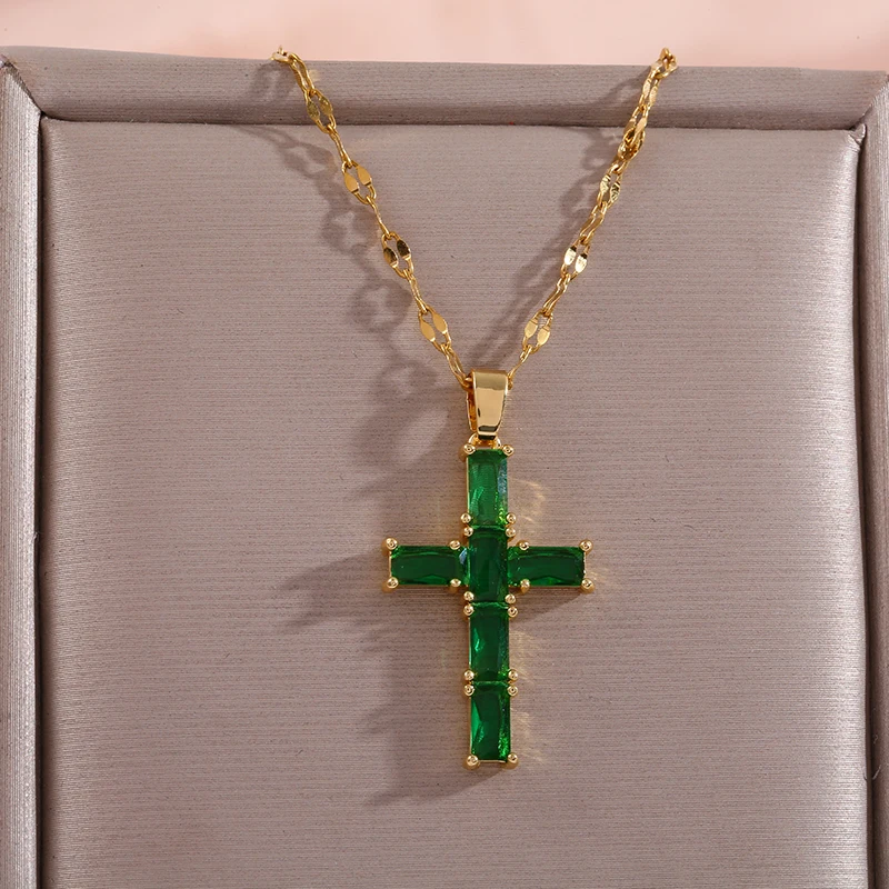 The Fashionable Green Cross Pendant Necklace Gives Women A Sense of Luxury and Niche Design