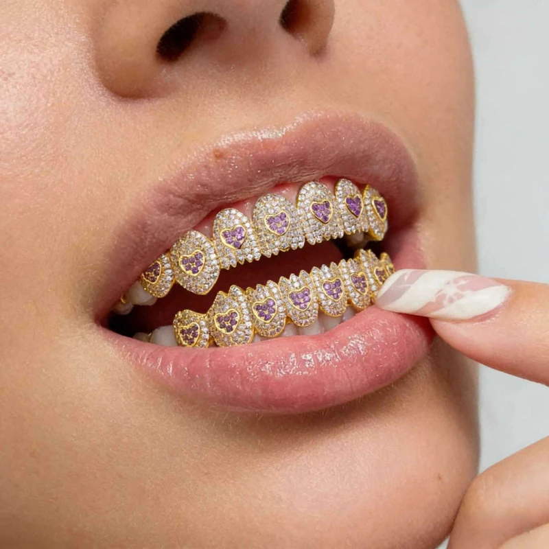 Hip-Hop 8/8 Punk Rapper Schmuck mit vollständig mit Zirkonia besetzten Haifischzähnen und herzförmigen Reißzähnen, funkelnder Schmuck, geeignet für Männer und Frauen.