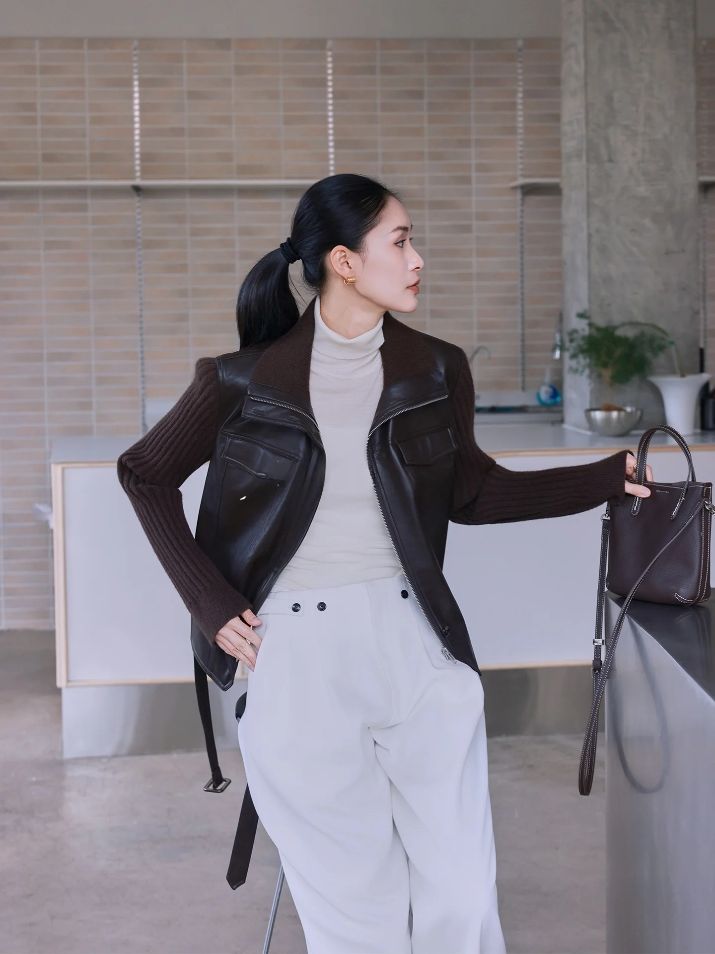 

Новая весенняя повседневная куртка Jieji Zhang из хлопкового трикотажа с пэчворком, укороченная, с воротником-стойкой, кожаный жилет, универсальное женское пальто