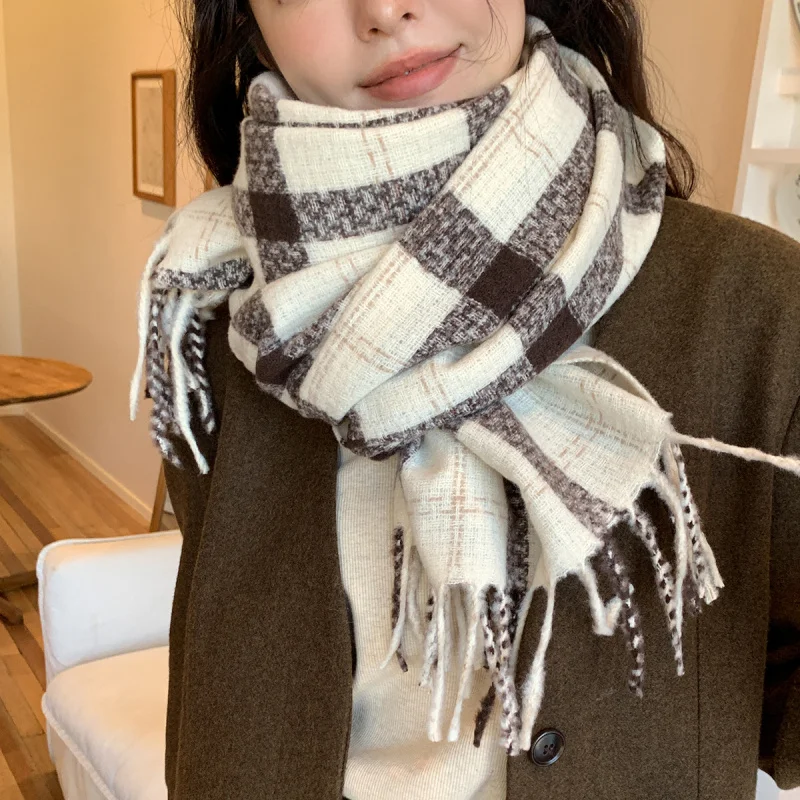 

Женский шарф2025Осенне-зимний новый клетчатый шарф в корейском стиле, универсальная верхняя одежда средней длины, шаль с кисточками из искусственного кашемира