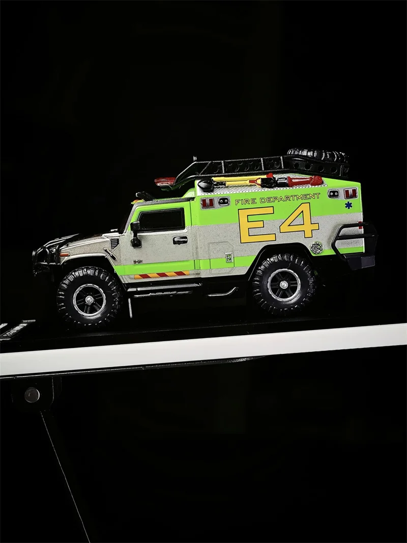 

Коллекционная модель автомобиля Hummer H2 Ambulance, 1:64, серебристо-зеленый цвет, литая под давлением.