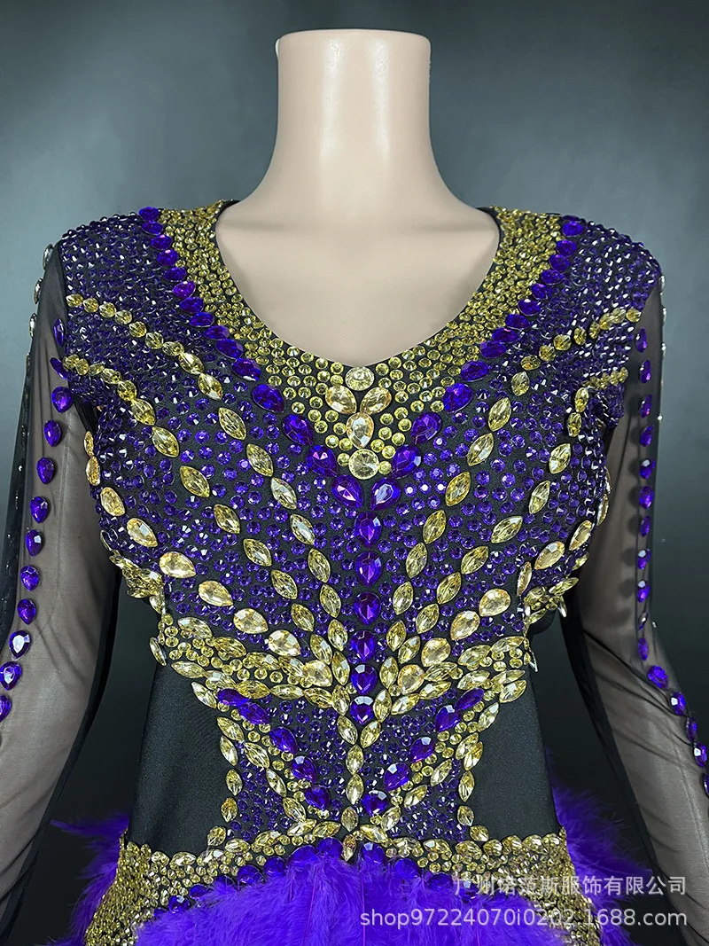 Fioletowe pióro, rozcięcie boczne, seksowne odkryte plecy, kolacja, spotkanie roczne firmy, gwiazda, czerwony dywan, występ na żywo w klubie, ubrania Ever Pretty