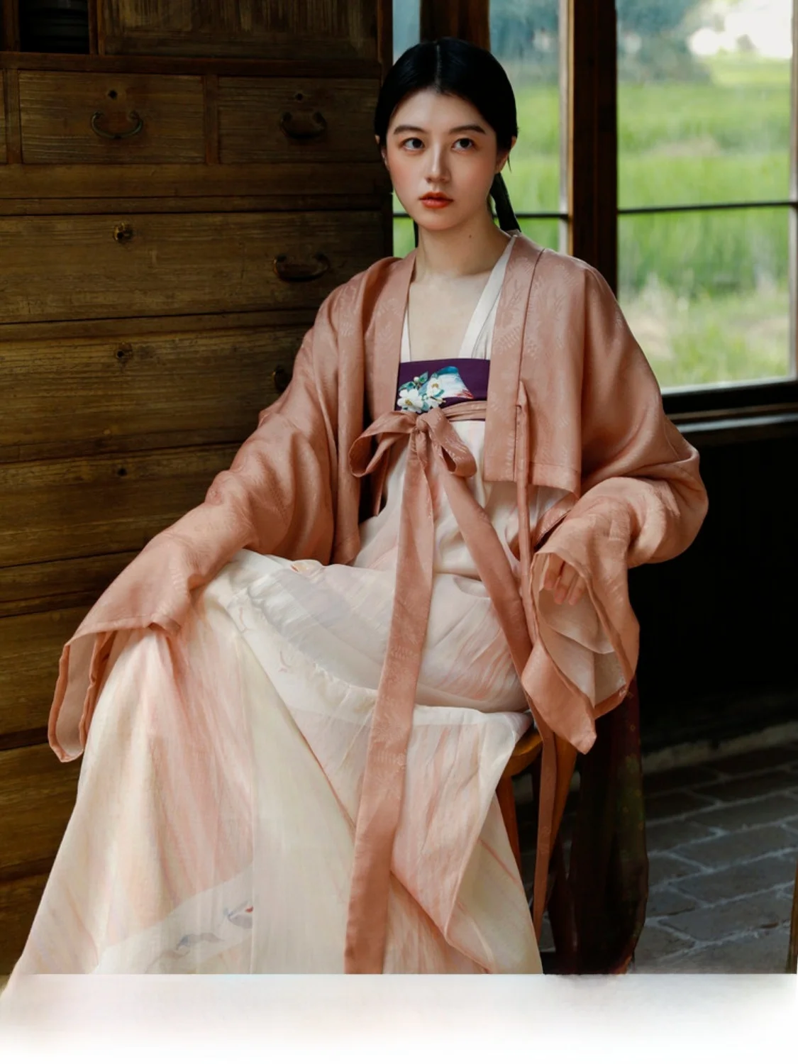 

Оригинальный дизайн Chu Mountain Moon: весенне-летний ханьфу в стиле династии Тан, свободный крой, длинный рукав, V-образный вырез, полиэстер.