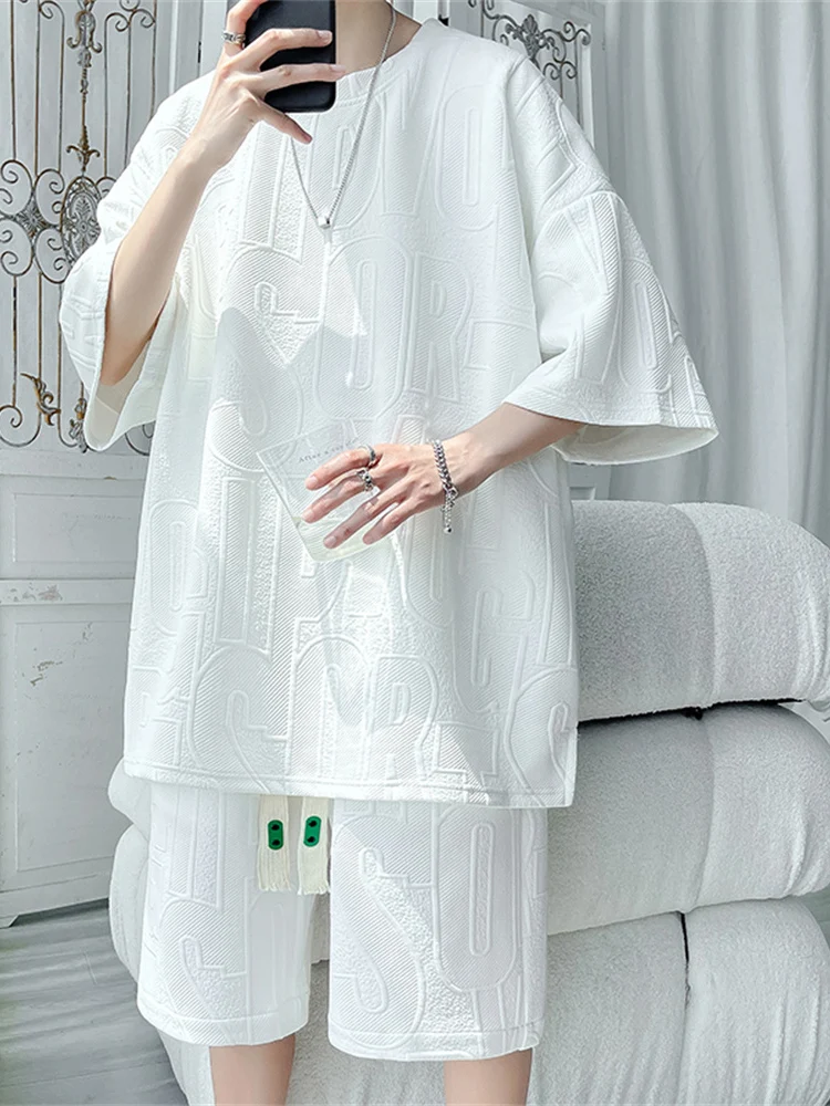 

Мужской летний комплект Cleanfit: белая футболка с коротким рукавом в американском ретро-стиле с буквенным принтом и модные шорты