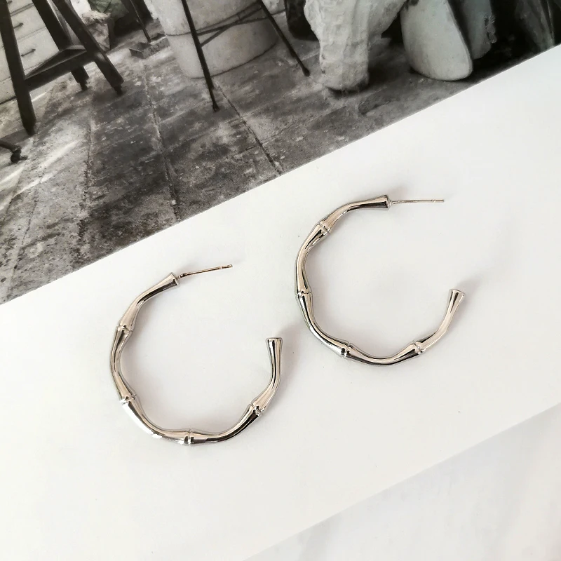 Peri\'sBox C Shape Geometric Bamboo Earrings Textured Medium Hoop Earrings for Women Minimalist Brass Gold Color Earrings Fashion
