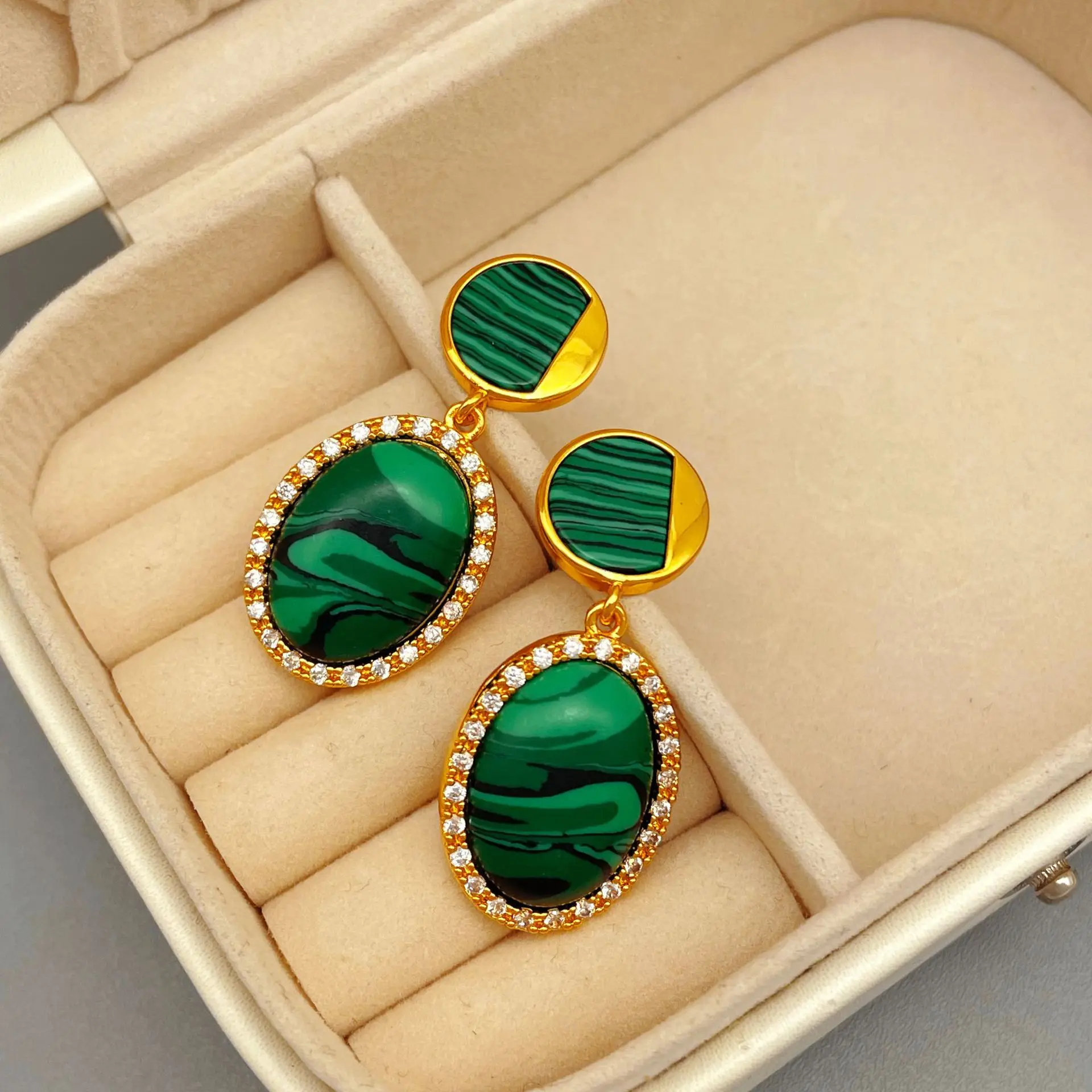 

European and American exaggerated light luxury malachite retro high-end super flash design stud earrings