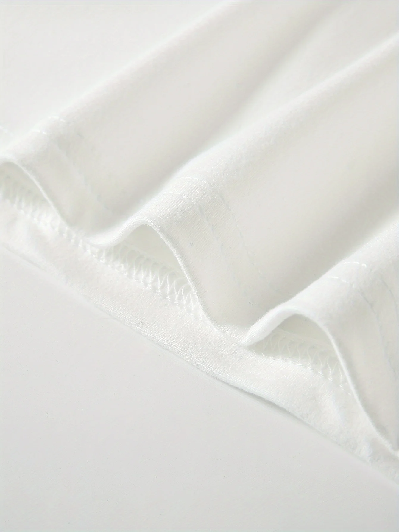 Druck mit Herzdetails, Stretch-Rundhalsausschnitt, lässige und festliche Kleidung, schwarzes Motorrad-Grafik-T-Shirt für Damen – Edgy Cartoon