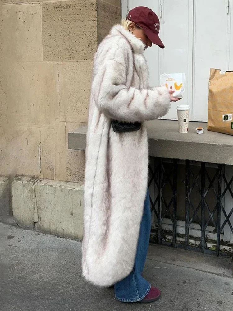 Modna Kobieta Biały Kołnierz z Klapami Ciepły Długi Płaszcz ze Sztucznego Futra Codzienna Kurtka z Długimi Rękawami Biała Pluszowa Kurtka 2025 Nowa Zimowa Odzież Uliczna Damska