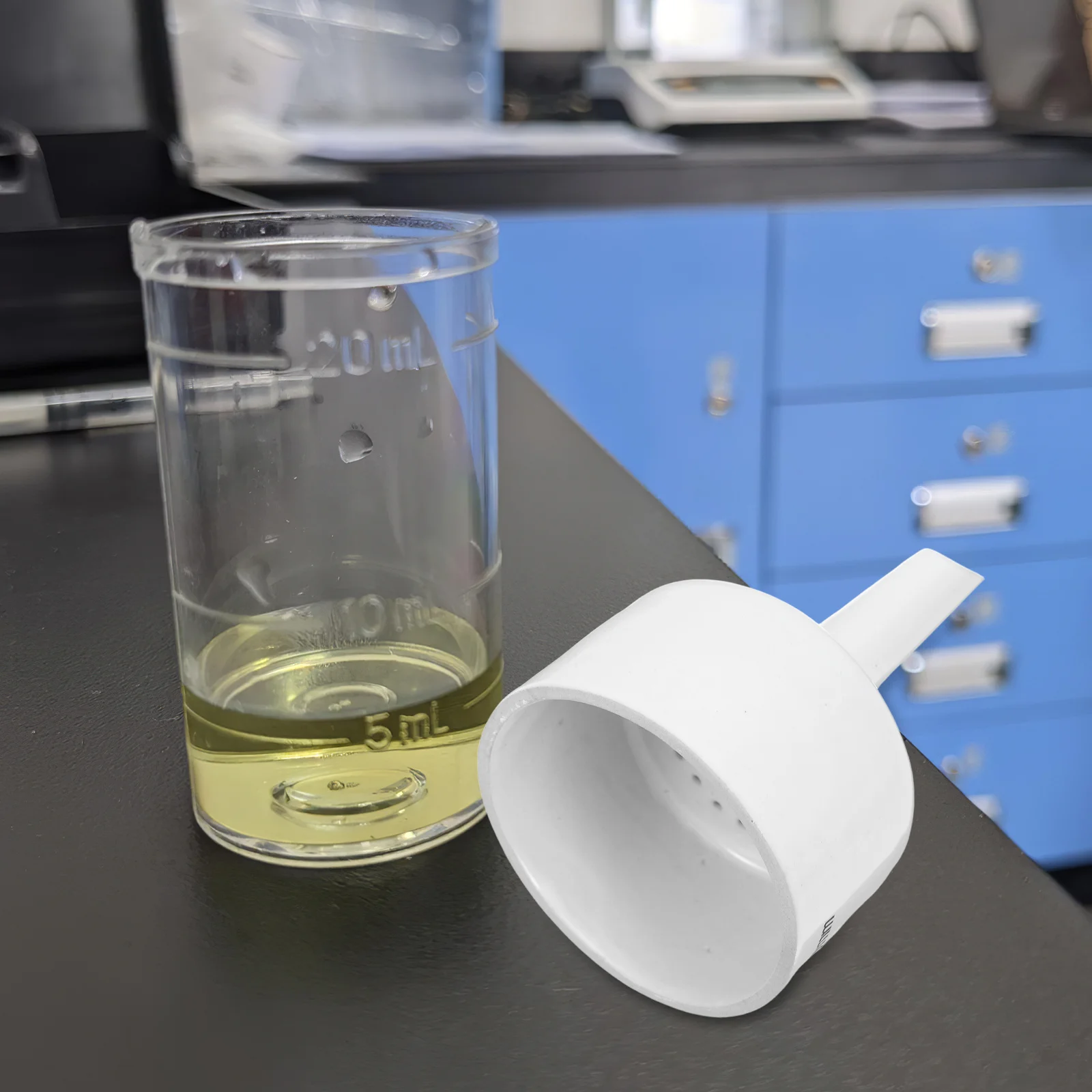 

iplusmile Buchner Funnel 80mm Ceramic Laboratory Filtration Tool for Chemical Experiments School Research Use