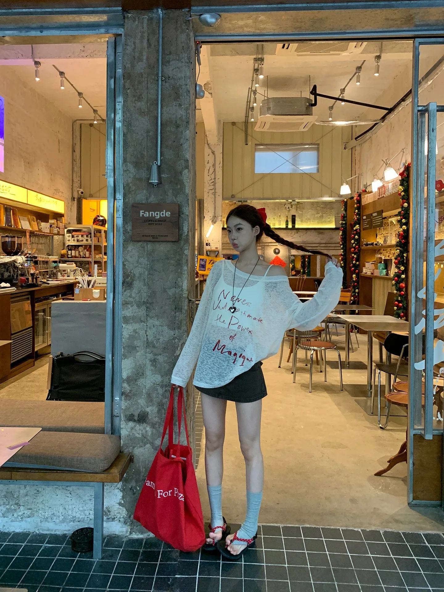 Red Celebri Summer New Loose oulder Long Sve T-shirt da donna Protezione solare Cover up Exposizione unica Faion Top