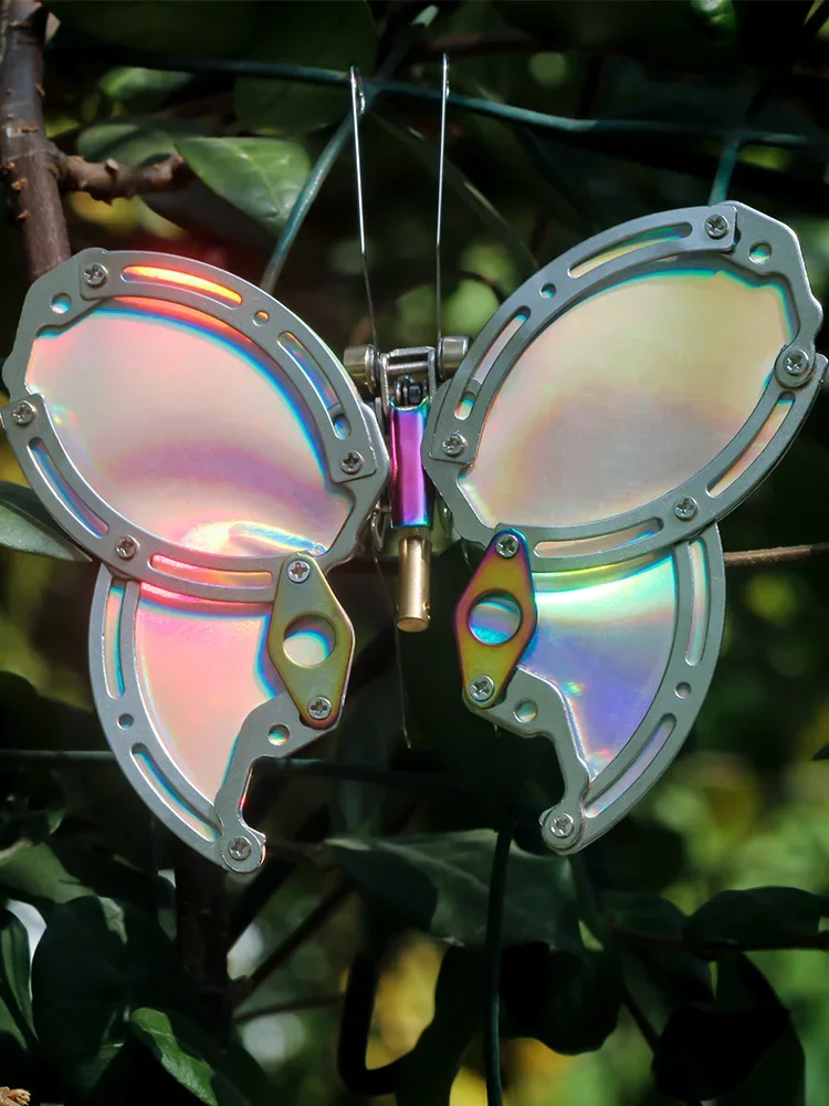 3D DIY Chaos Butterfly Series Metal Assembly Tide Play Figure Cyberpunk Ornament New Year's Gift - Random  Style