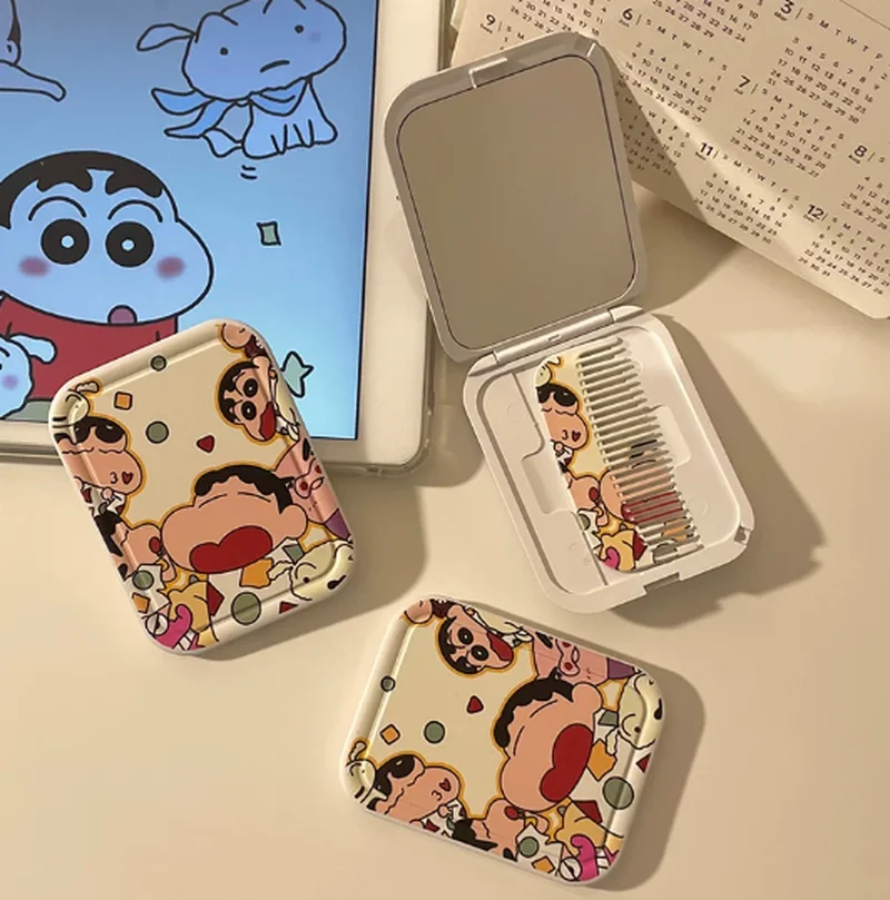 Neues Anime-Zubehör Xiao Xin Niedlicher Klappbarer Kleiner Spiegel mit Kamm Mini Tragbarer Outdoor-Schminkspiegel Kamm Integriert Geschenkidee