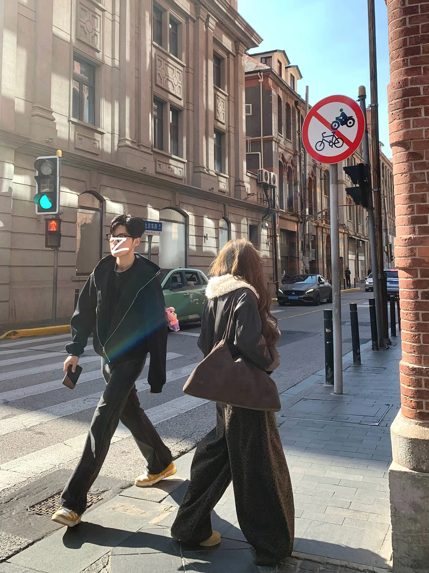 XXIIUU 2025年冬新作 ダブルカラー フェイクレザー裏地付き レディースロングコート 韓国風 スリープルーフィット ジップアップ...