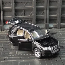 1:32 Q7 SUV Alloy Car Model Diecast & Toy Vehicles Metal Car Model High Simulation Sound and Light Collection Childrens Toy Gift