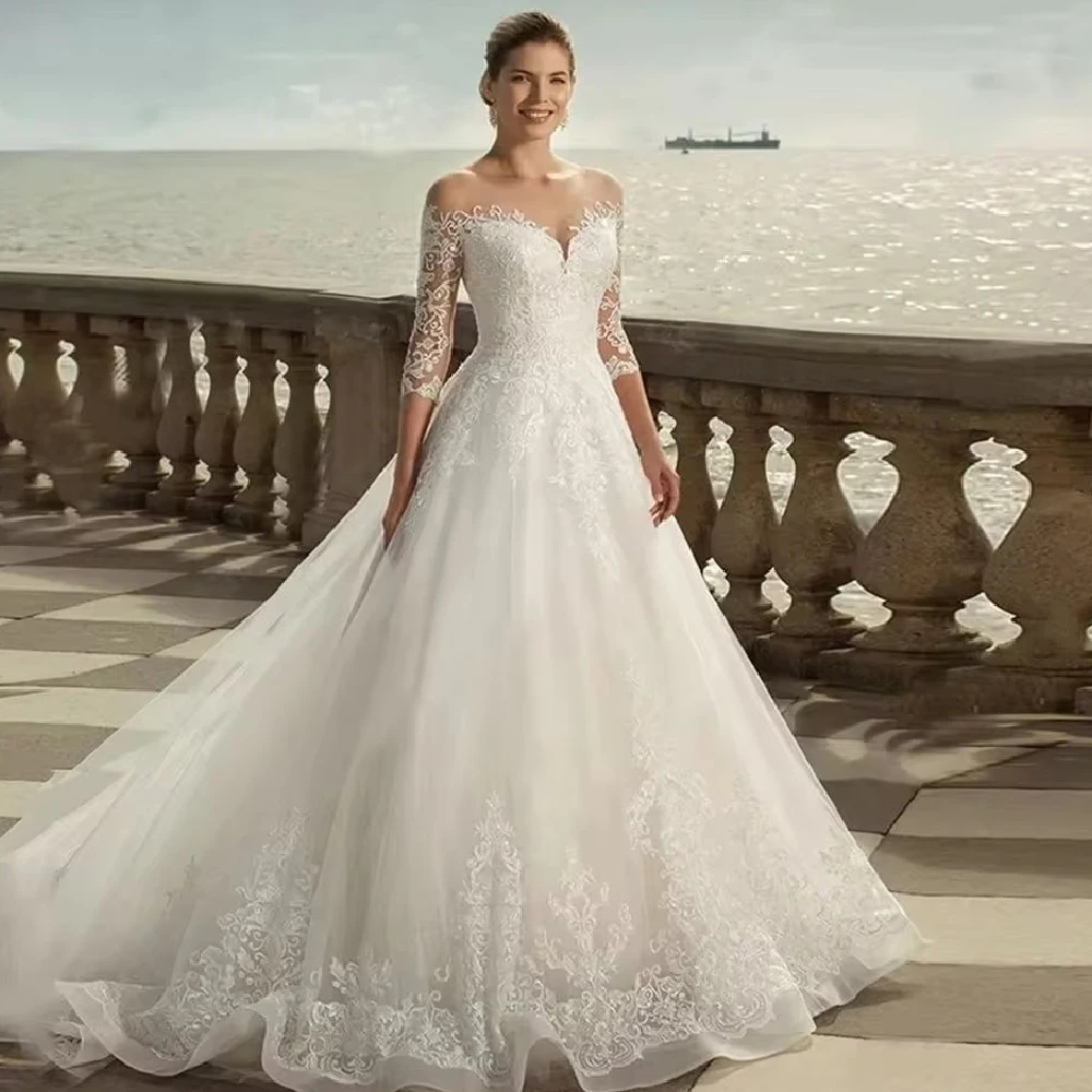 فستان زفاف فاخر مخصص من الدانتيل بياقة على شكل قلب مطرز فيستدوس دي نوفيا أماندا نوفياس أماندا نوفيا