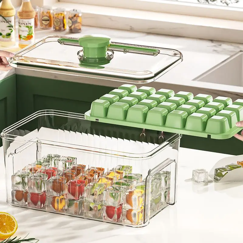 氷を押して作るためのキューブ型の箱,アイスキューブの形をした新しいツール,自宅での保管用