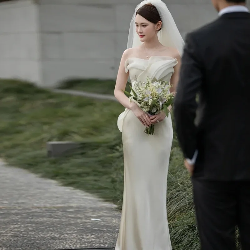 

Новое женское атласное свадебное платье и вечернее платье без бретелек 2026 года, модное и стройнящее, длинное платье невесты с силуэтом «рыбий хвост»