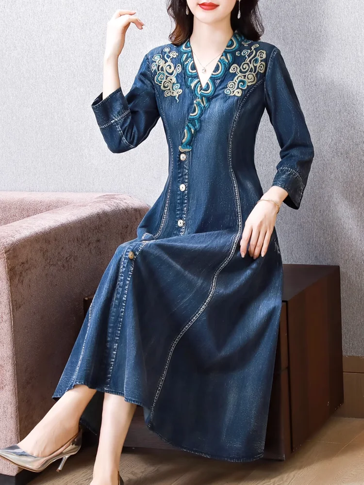 TIYIHAILEY Vestito Vintage da Donna Lungo a Metà Polpaccio in Denim con Bottoni, Stile Cinese con Ricami, Taglie M-4XL, Nuova Moda Autunno 2026