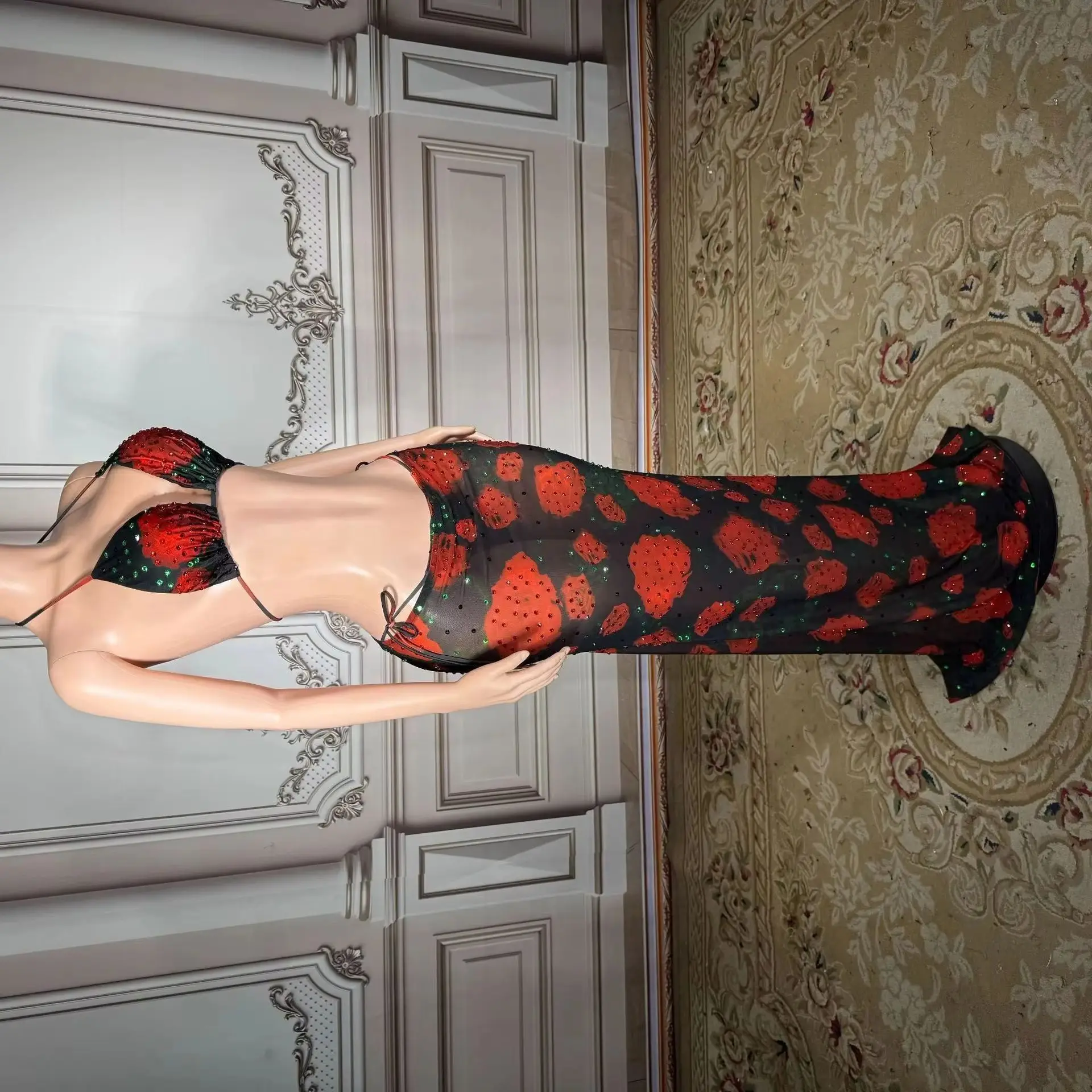 

Wholesale Knot Strap Design Halter Swimwear Beachwear Sexy Strawberry Pattern Custom Print Bikini Women for Beach